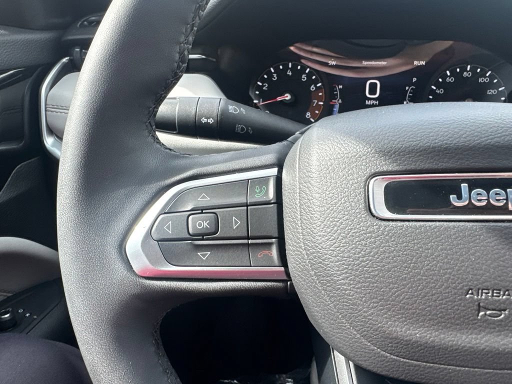 Used 2025 Jeep Compass Limited AWD/4WD image 14