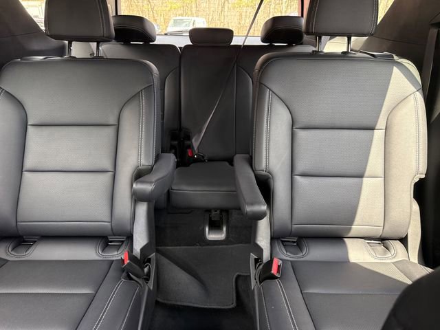 Used 2025 Chevrolet Traverse LT image 18