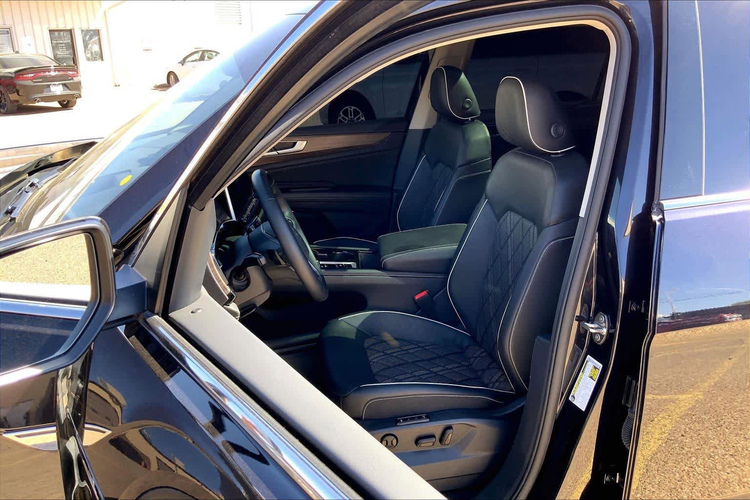 Used 2025 Volkswagen Atlas SEL Premium R-Line AWD/4WD image 9