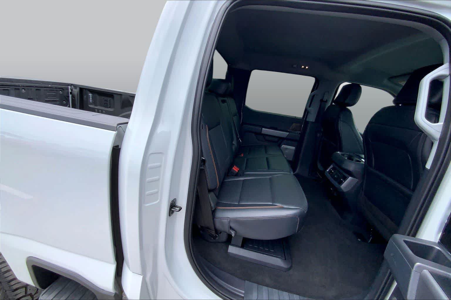 Certified 2025 Ford F350 Lariat w/ Tremor Off-Road Package AWD/4WD image 19