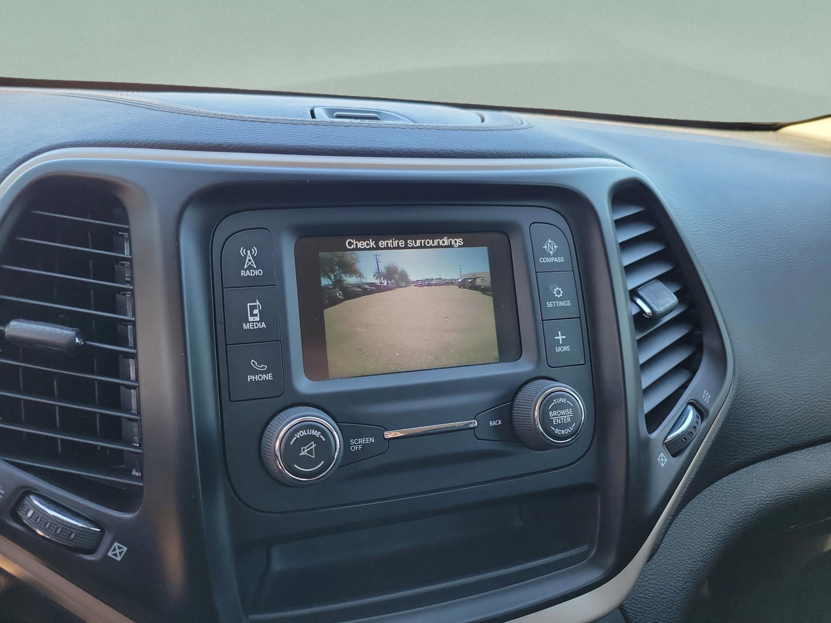 Used 2018 Jeep Cherokee Latitude w/ Altitude Package image 17