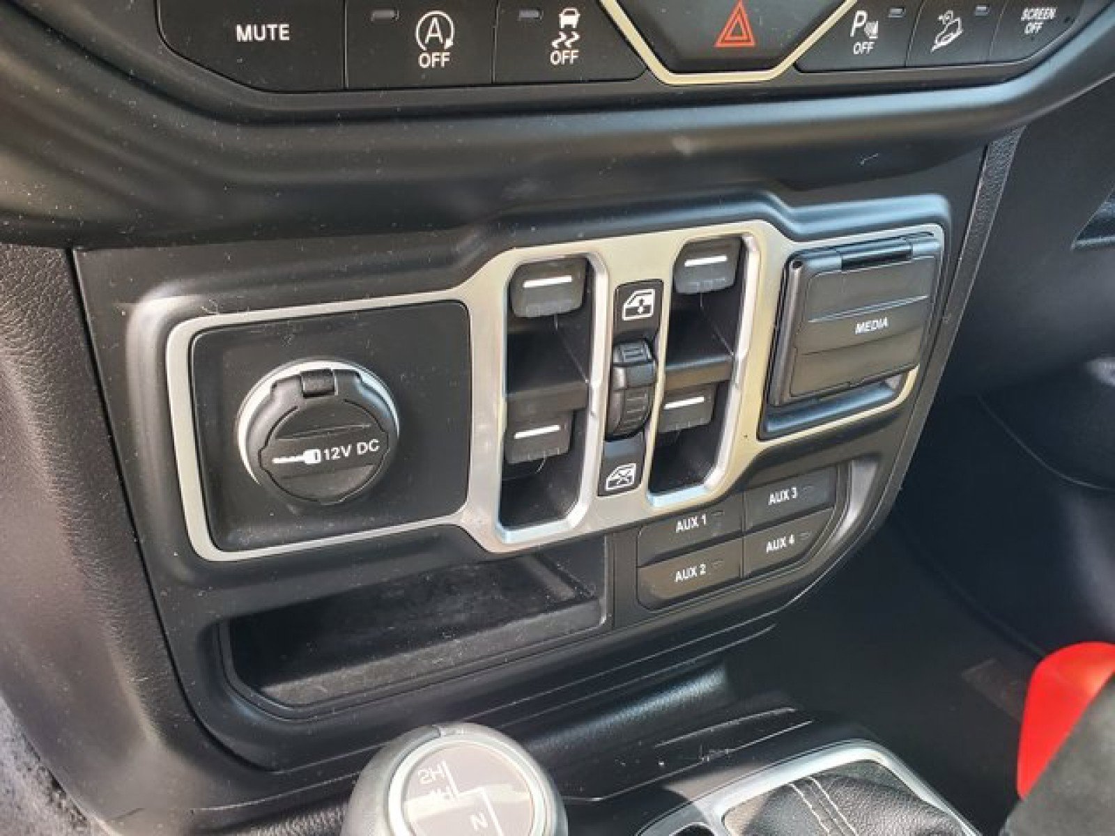 Used 2018 Jeep Wrangler Unlimited Sahara image 23