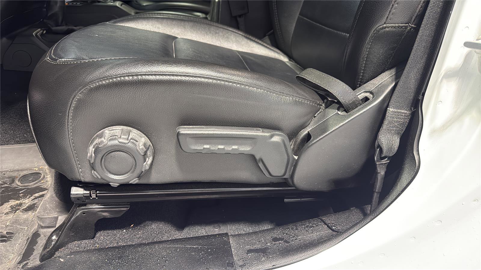 Used 2023 Jeep Wrangler Unlimited Sahara AWD/4WD image 21