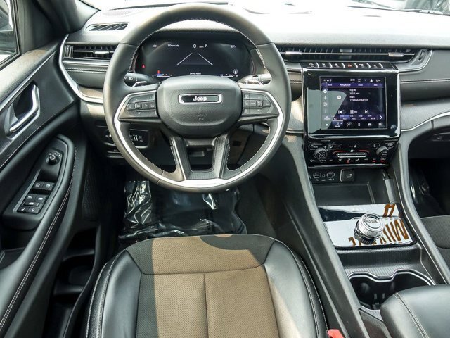 Used 2024 Jeep Grand Cherokee L Altitude AWD/4WD image 20