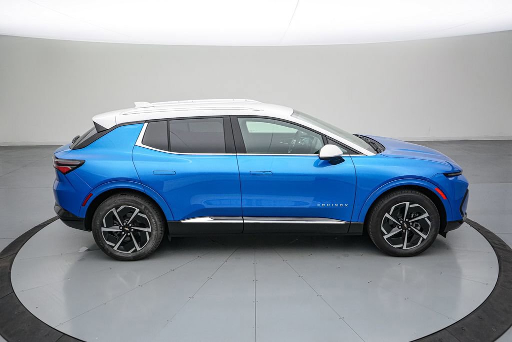 Used 2025 Chevrolet Equinox EV LT w/ Convenience Package image 7