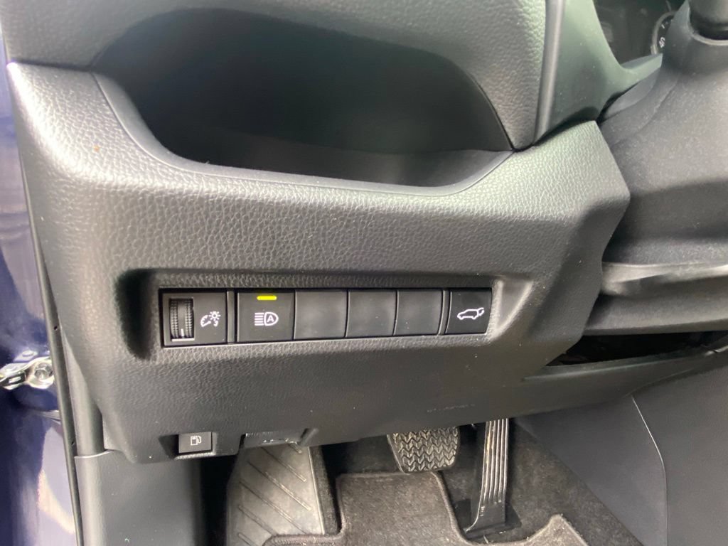 Used 2022 Toyota RAV4 XLE w/ Convenience Package AWD/4WD image 12