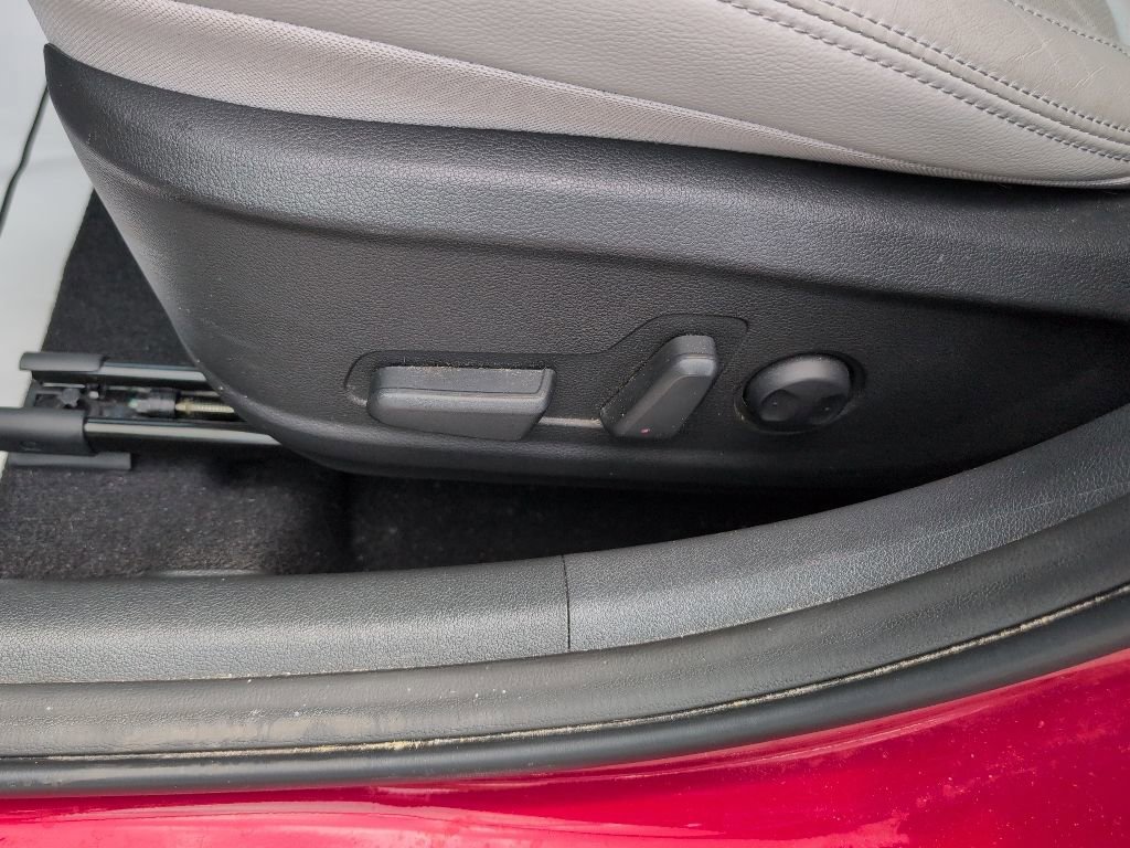 Used 2023 Hyundai Kona Limited FWD image 9