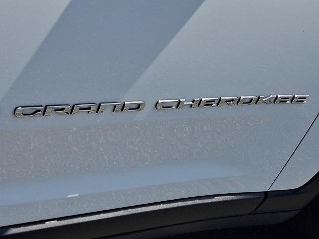 Used 2023 Jeep Grand Cherokee Limited AWD/4WD image 30