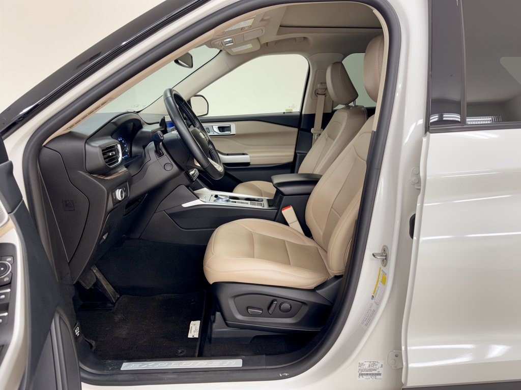 Certified 2022 Ford Explorer Limited w/ Equipment Group 301A RWD image 5