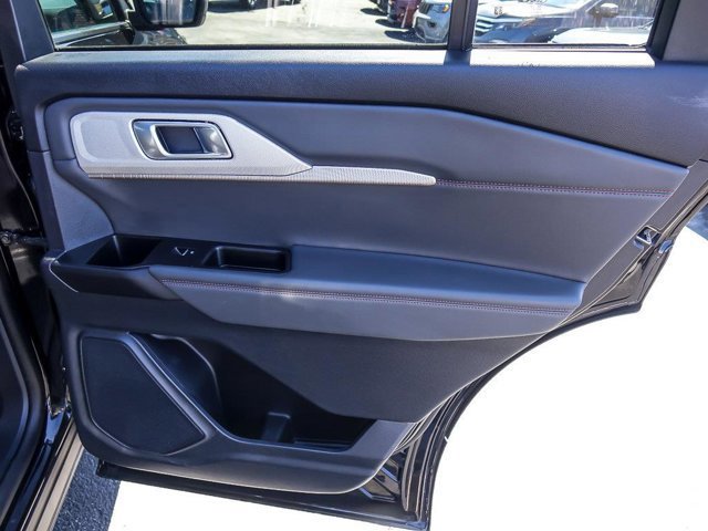 Certified 2025 Ford Explorer Active w/ Active Comfort Package image 32