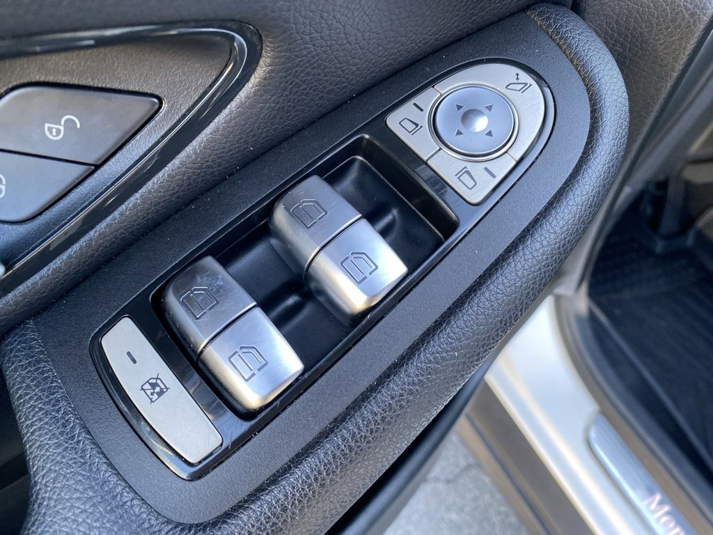 Used 2021 Mercedes-Benz GLC 300 image 13