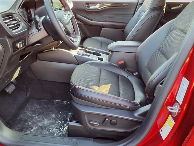 Certified 2026 Ford Escape ST-Line w/ Tech Pack #1 AWD/4WD image 9
