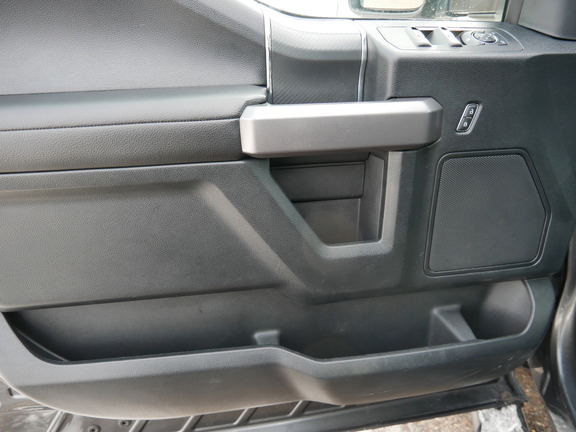 Certified 2019 Ford F150 XLT w/ Equipment Group 302A Luxury image 11