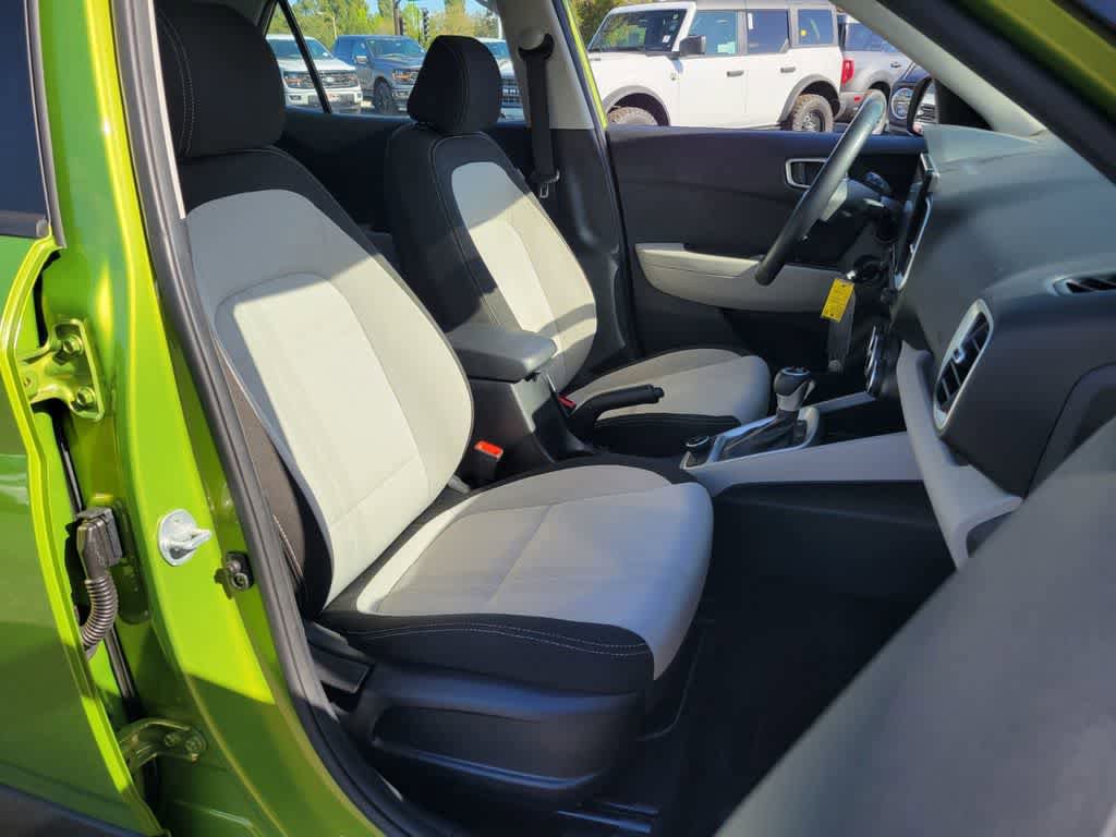 Used 2023 Hyundai Venue SEL FWD image 16