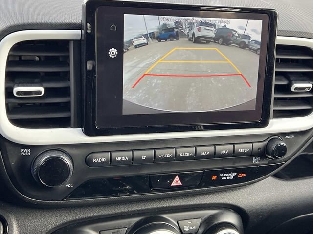 Used 2022 Hyundai Venue Limited image 21