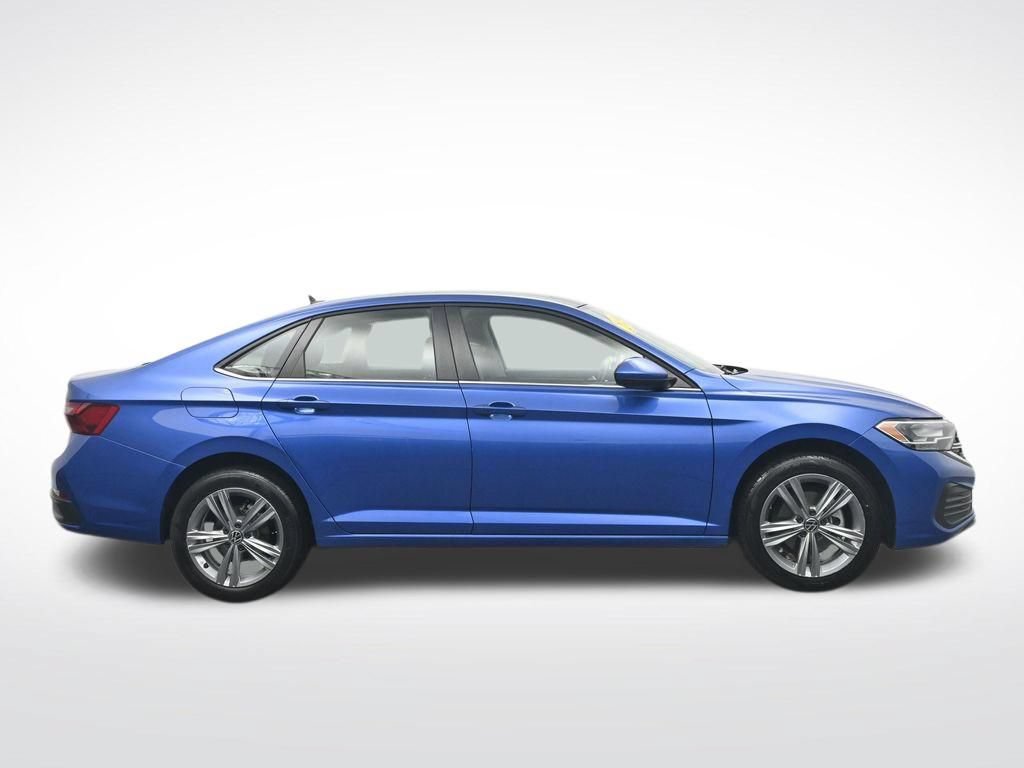 Used 2024 Volkswagen Jetta SE FWD image 4