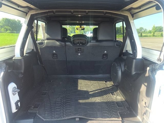 Used 2022 Jeep Wrangler Unlimited Sahara AWD/4WD image 12