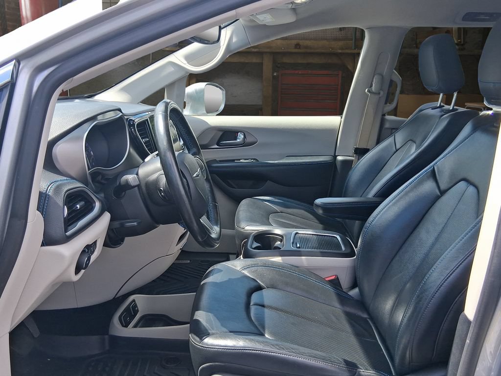 Used 2021 Chrysler Pacifica Touring-L FWD image 15