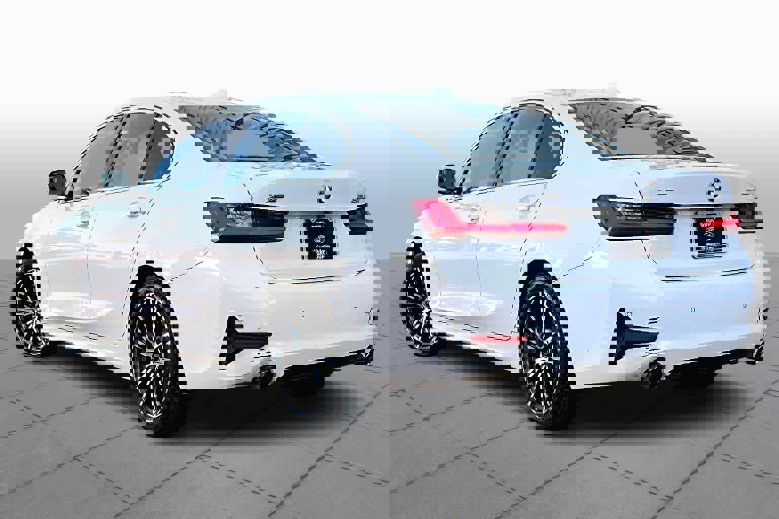 Used 2019 BMW 330i xDrive Sedan w/ Driving Assistance Package image 4