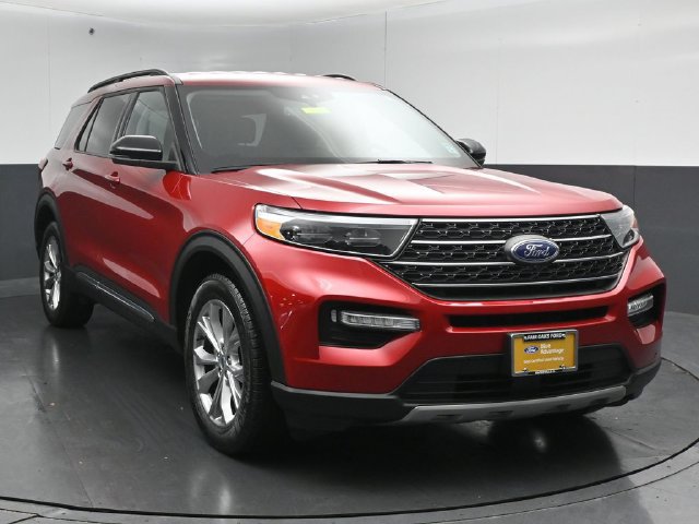 Certified 2024 Ford Explorer XLT w/ Equipment Group 202A AWD/4WD image 1
