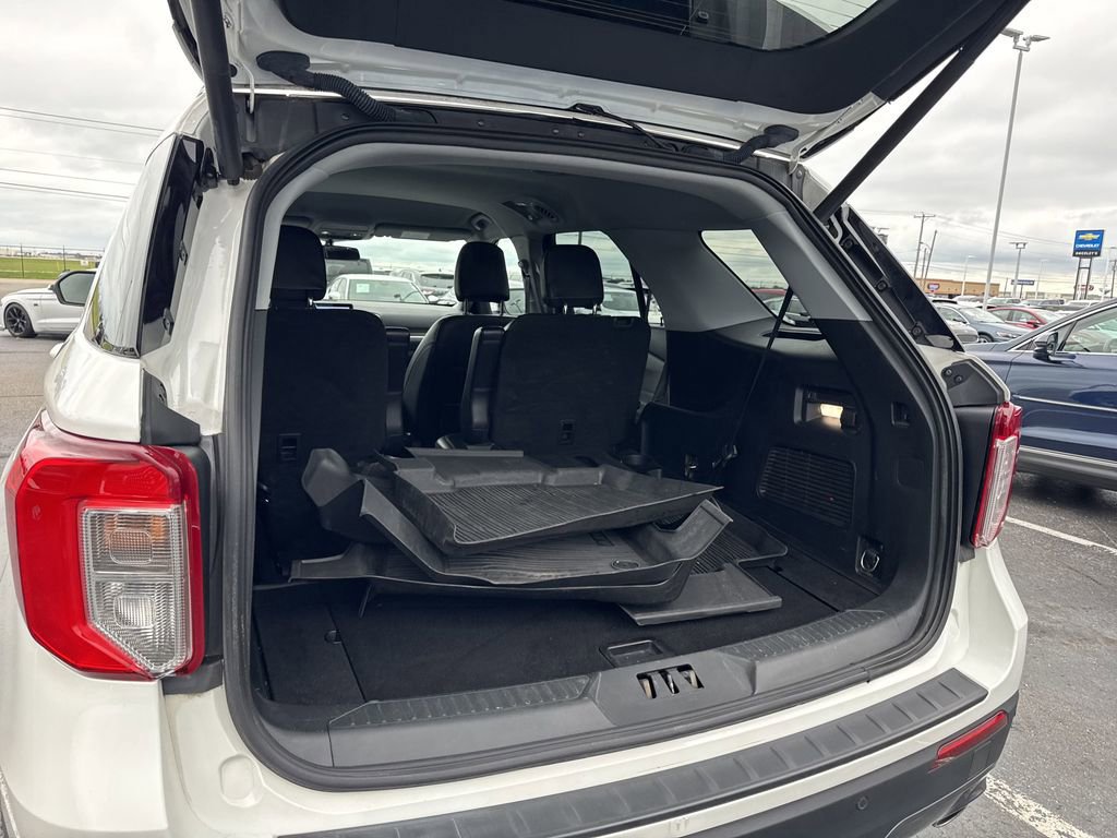 Certified 2022 Ford Explorer XLT w/ Equipment Group 202A image 7