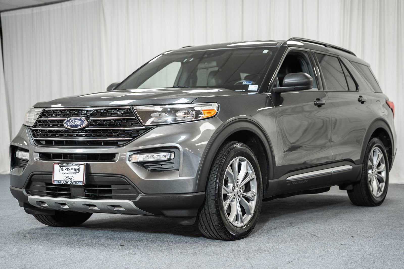 Certified 2020 Ford Explorer XLT w/ Equipment Group 202A AWD/4WD image 3