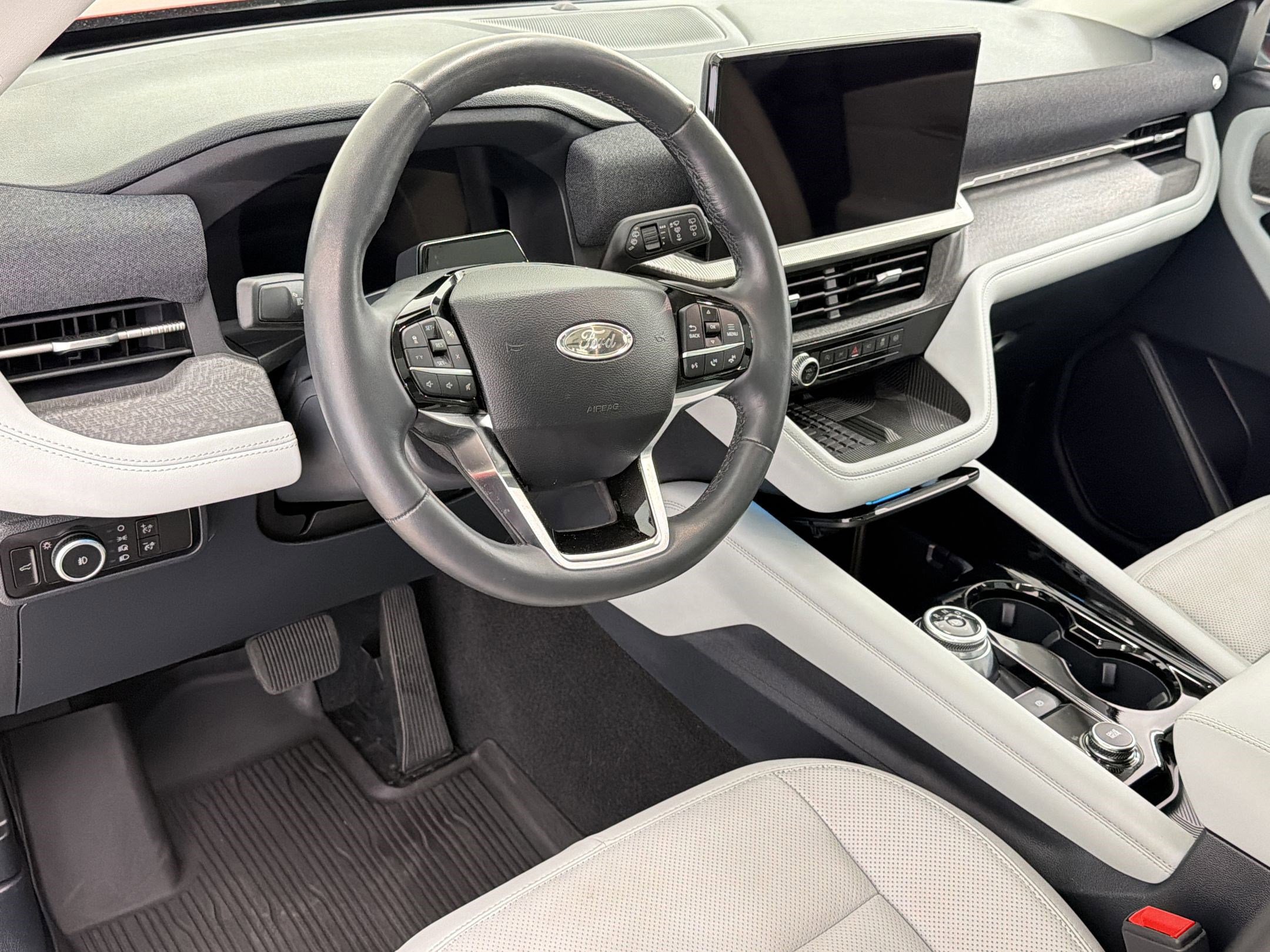 Certified 2025 Ford Explorer Platinum w/ Ultimate Package image 9