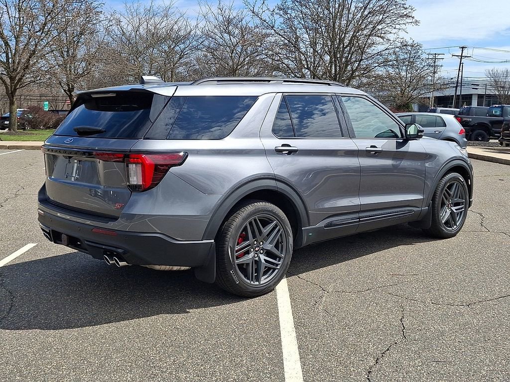 Certified 2025 Ford Explorer ST AWD/4WD image 9