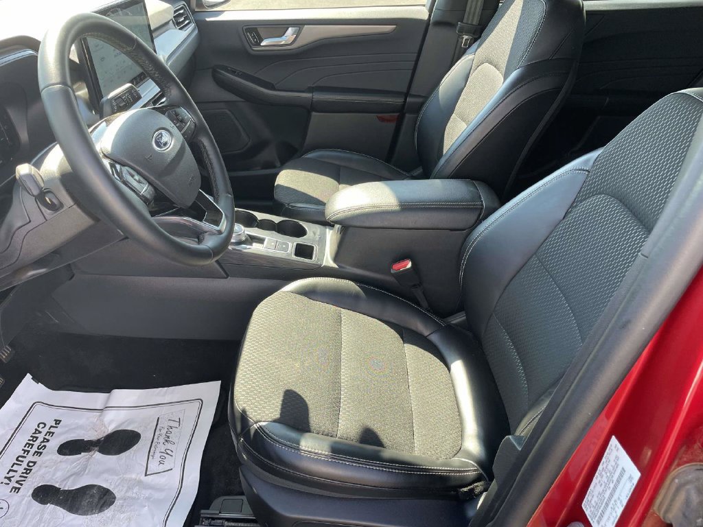 Certified 2025 Ford Escape SE FWD image 13