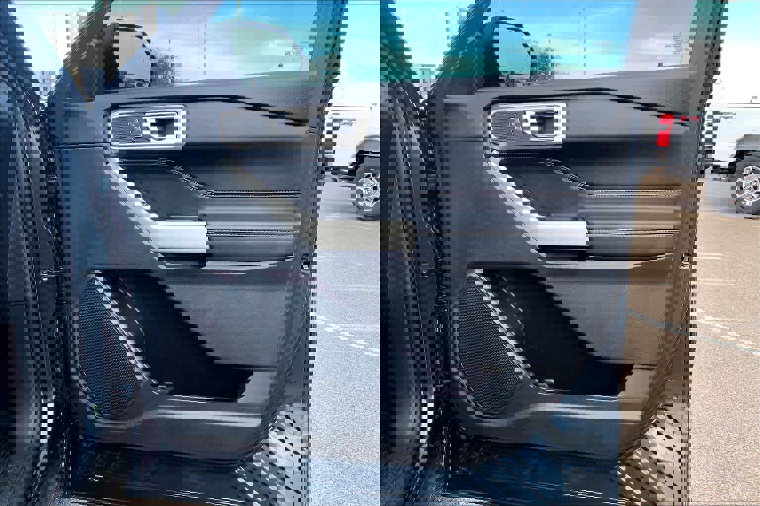 Certified 2022 Ford Explorer XLT w/ Equipment Group 202A image 22