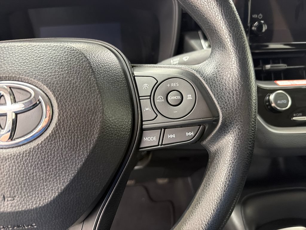 Used 2026 Toyota Corolla LE FWD image 21