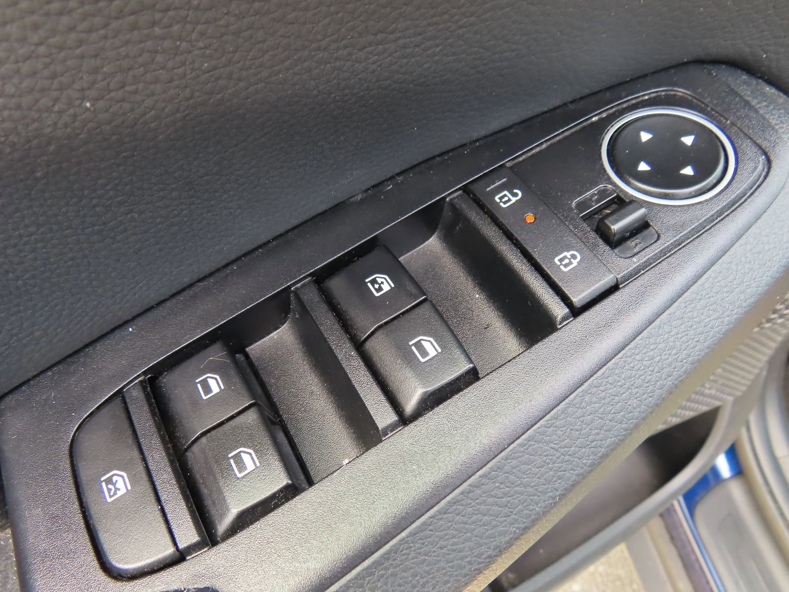 Used 2024 Kia Seltos EX image 12