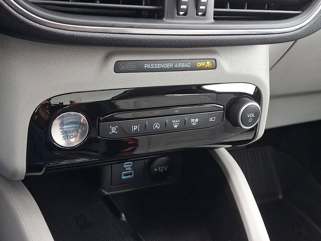 Certified 2023 Ford Escape Platinum w/ Premium Technology Package AWD/4WD image 16
