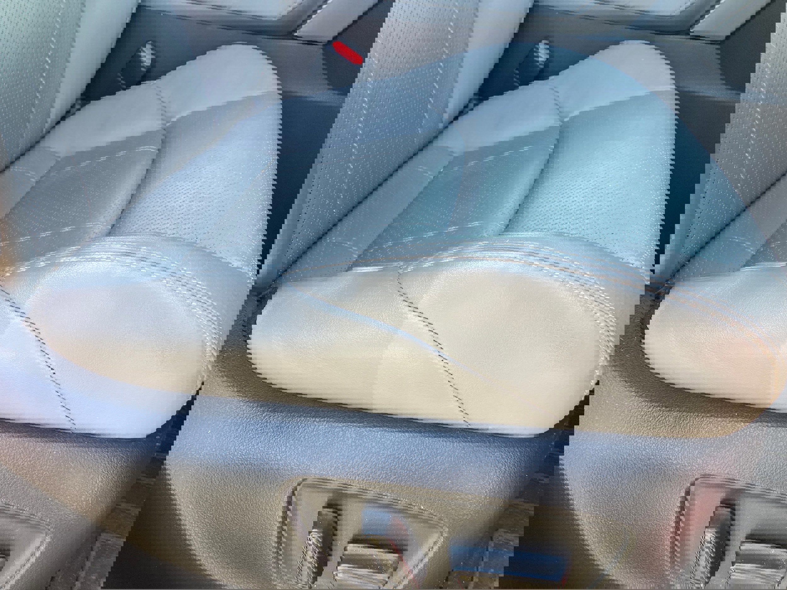 Used 2021 Toyota Venza XLE w/ Softex Package image 14