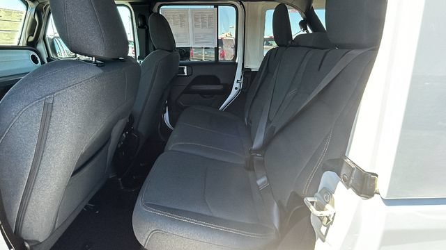 Used 2024 Jeep Wrangler Unlimited Sahara AWD/4WD image 15