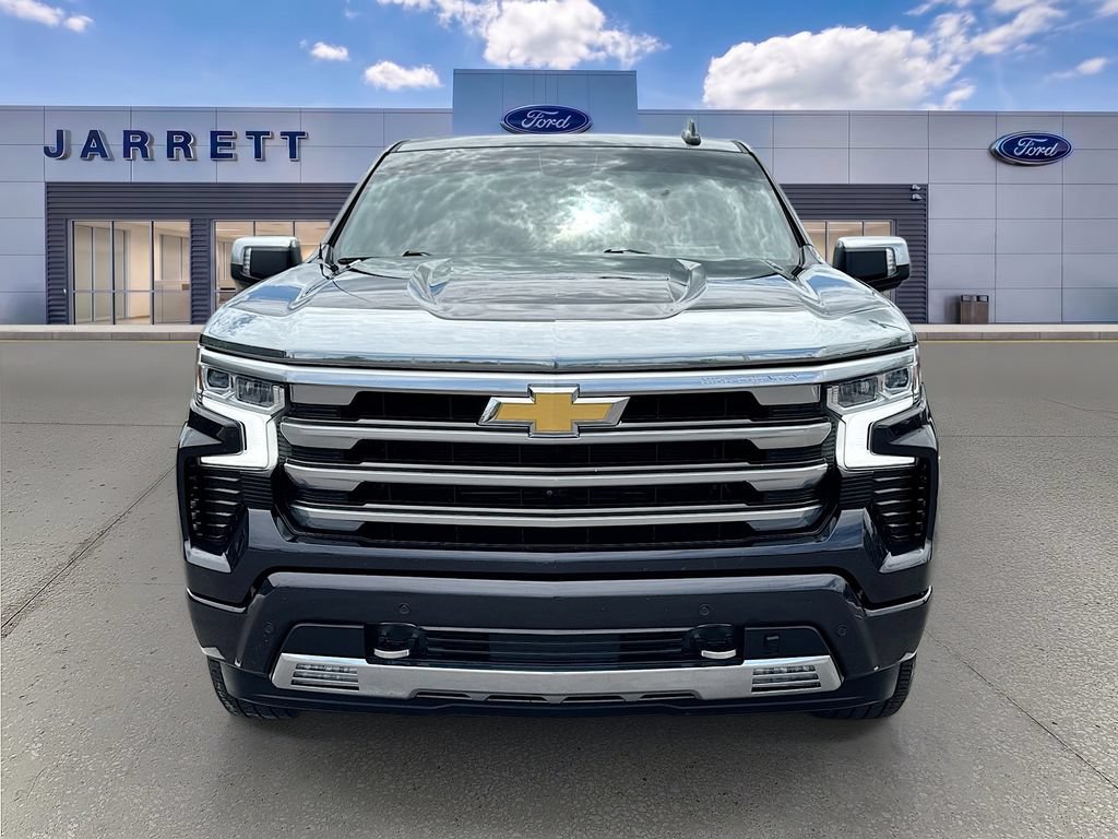 Used 2023 Chevrolet Silverado 1500 High Country w/ Technology Package AWD/4WD image 2