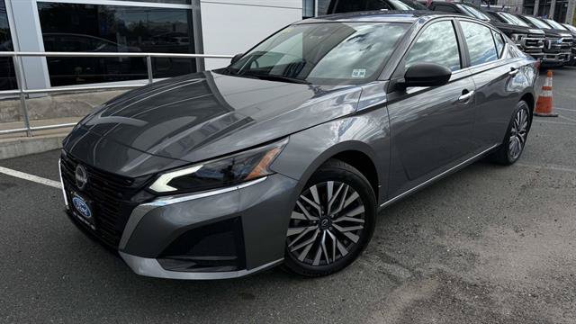 Used 2025 Nissan Altima 2.5 SV AWD/4WD image 2