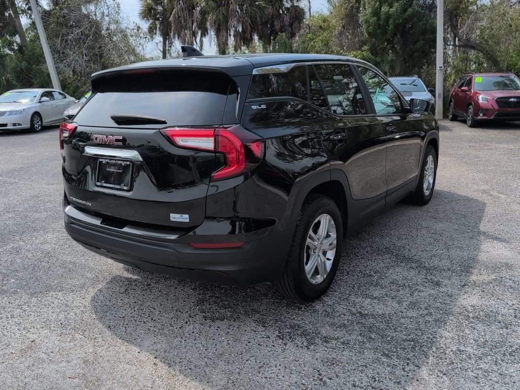 Used 2024 GMC Terrain SLE image 3