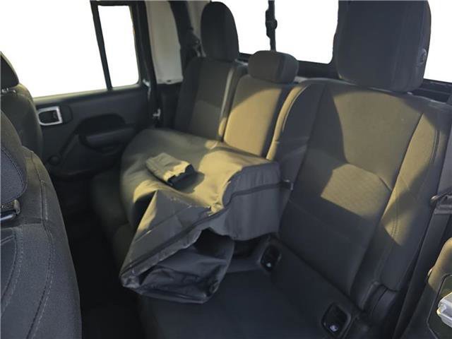 Used 2023 Jeep Gladiator Sport image 15