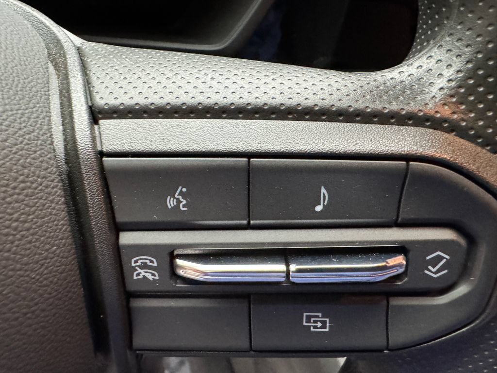 Used 2025 Chevrolet Colorado W/T AWD/4WD image 14