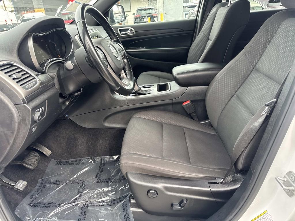Used 2020 Jeep Grand Cherokee Laredo RWD image 17
