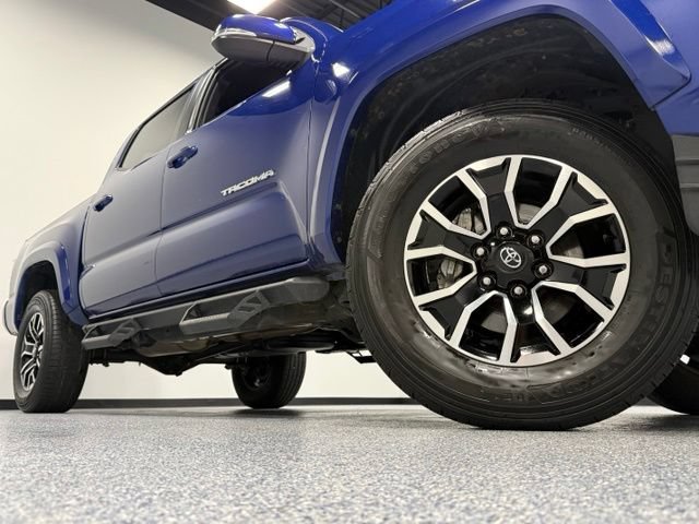 Used 2023 Toyota Tacoma TRD Sport w/ Technology Package AWD/4WD image 3