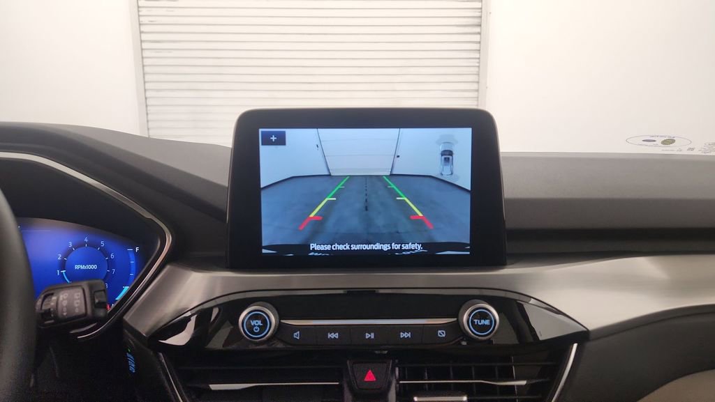 Certified 2022 Ford Escape Titanium w/ Class II Trailer Tow Package image 32