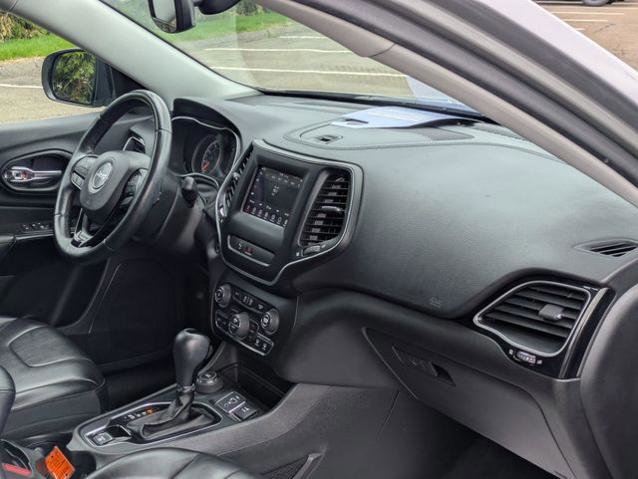 Used 2019 Jeep Cherokee Latitude Plus AWD/4WD image 36