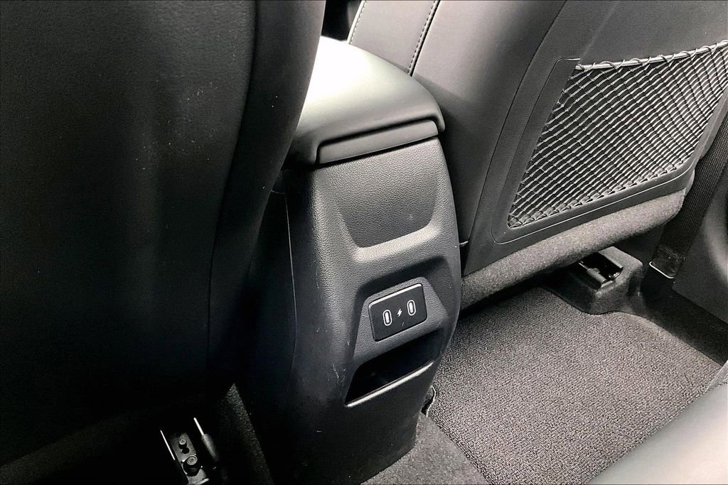 Used 2024 Hyundai Venue Limited FWD image 33