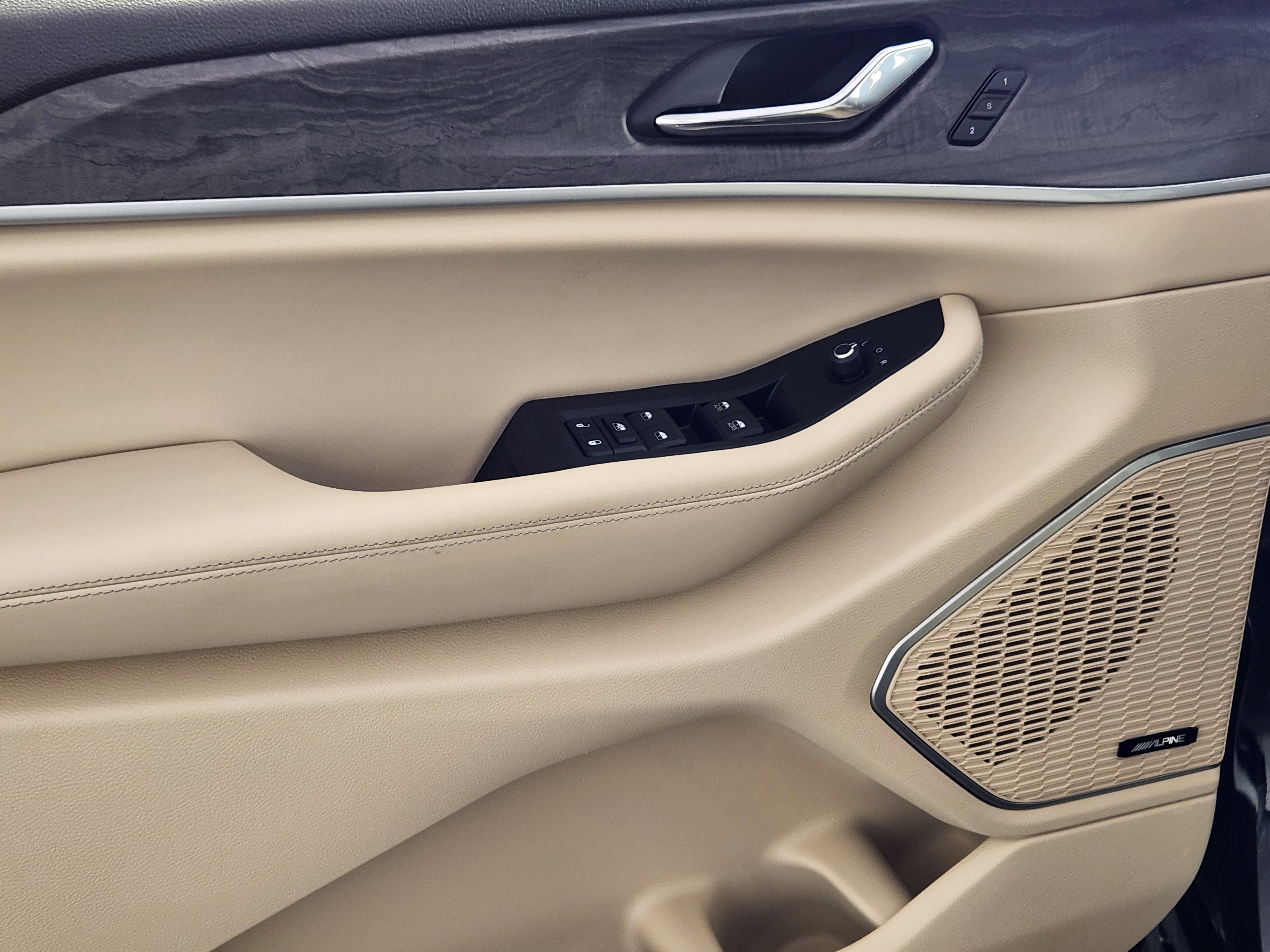 Used 2024 Jeep Grand Cherokee Limited 4xe w/ Luxury Tech Group II image 16