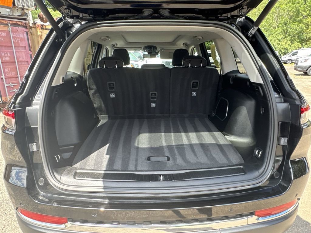 Used 2022 Jeep Grand Cherokee Limited image 24