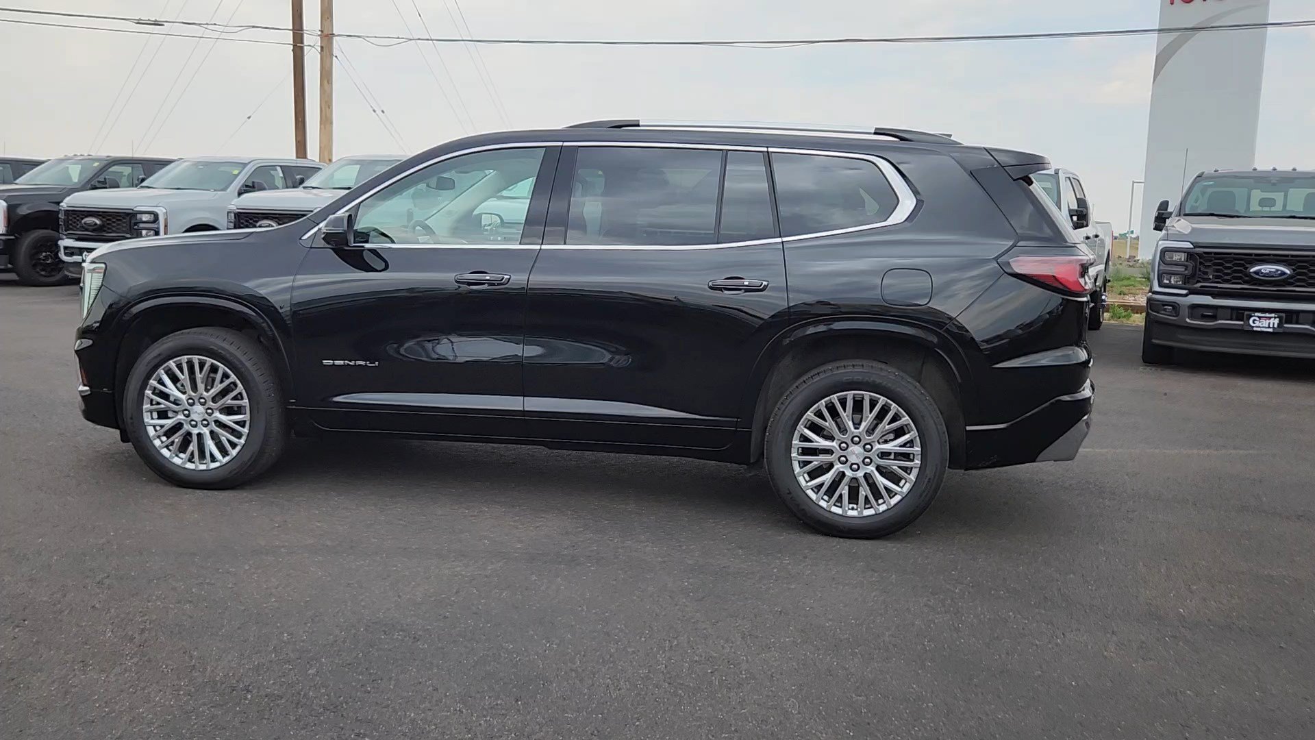 Used 2024 GMC Acadia Denali AWD/4WD image 2