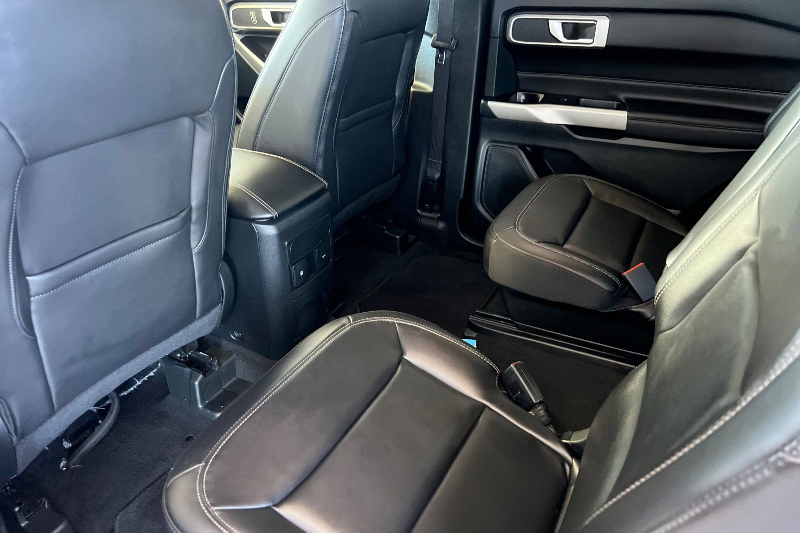 Certified 2023 Ford Explorer XLT w/ Equipment Group 202A image 5