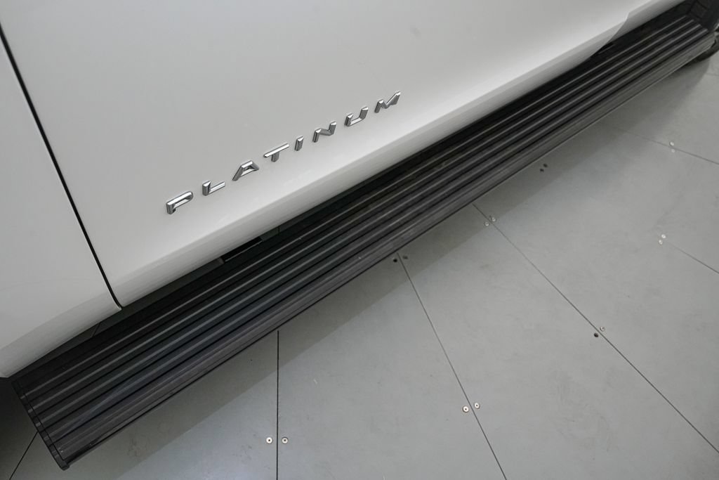 Certified 2025 Ford Expedition Platinum AWD/4WD image 11